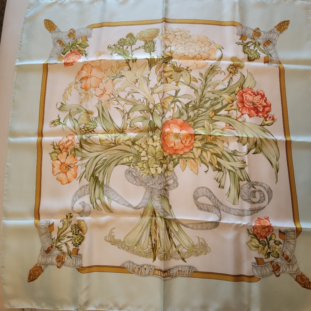 Hermès Regina Scarf in original Hermès box